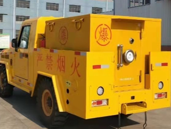 称多凯龙爆破器材运输车：保障爆破任务的安全运行